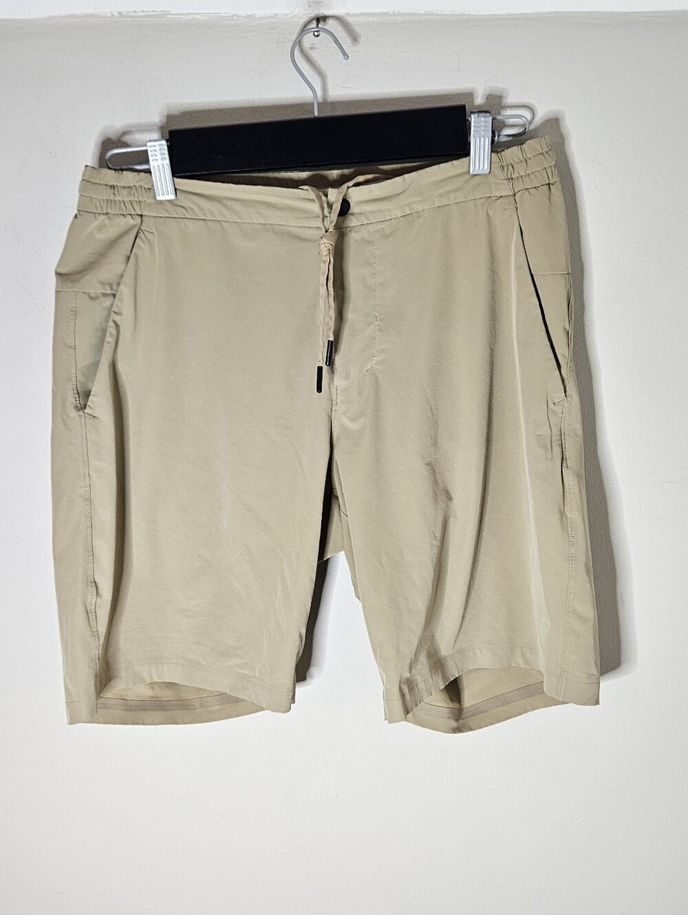 Lululemon Bowline Shorts Men's 32 Khaki  9" Inseam Drawstring Elastic Waist - Picture 2 of 8